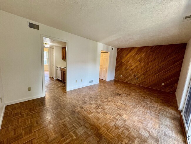 Building Photo - 3 bed/2.5 bath Townhouse near Med Center a...