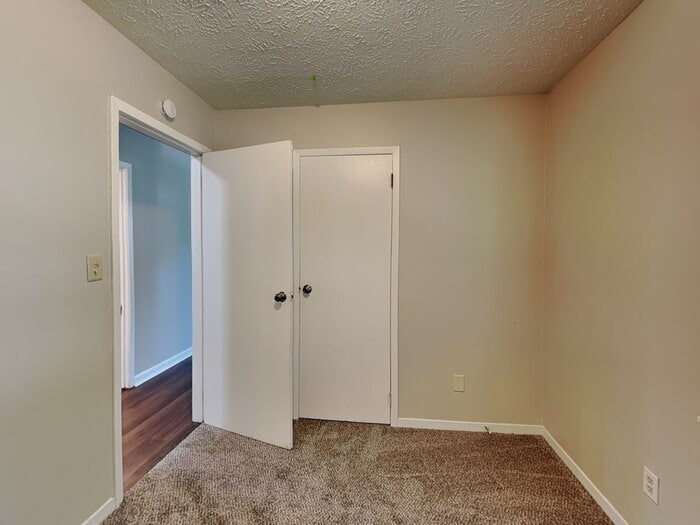 Building Photo - 1502 Elizabeth Dr
