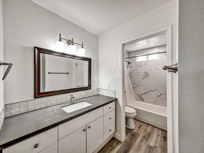 Building Photo - 2 Bedroom 1.5 Bath 2 Car Garage Includes W...