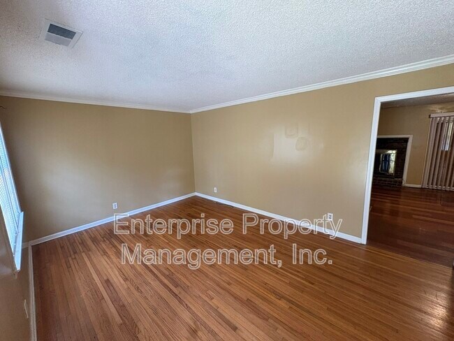 Building Photo - 3182 Casann Cove