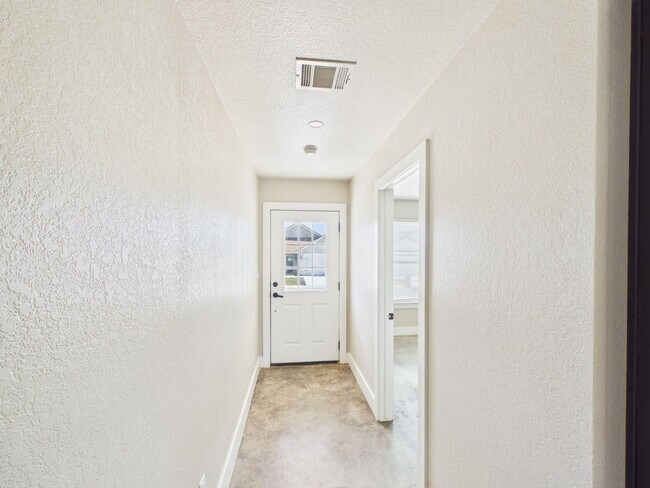 Building Photo - 124 Feather Way