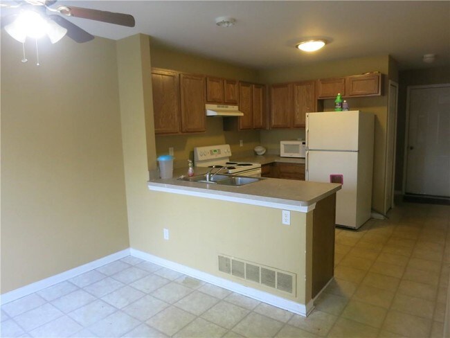 Building Photo - 17542 Gateway Cir