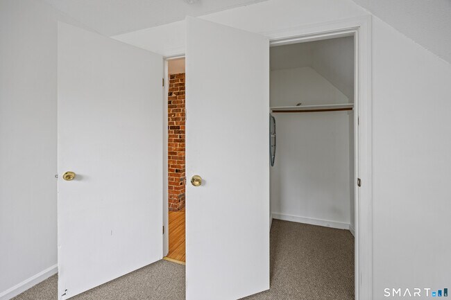 Building Photo - 270 Ward St