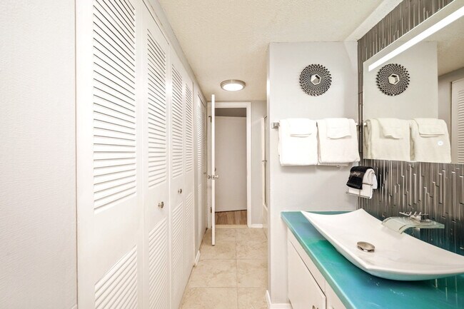 Building Photo - 4000 Gulf Terrace Dr