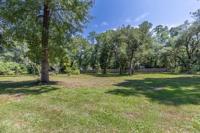 Building Photo - 10736 Pecan Dr