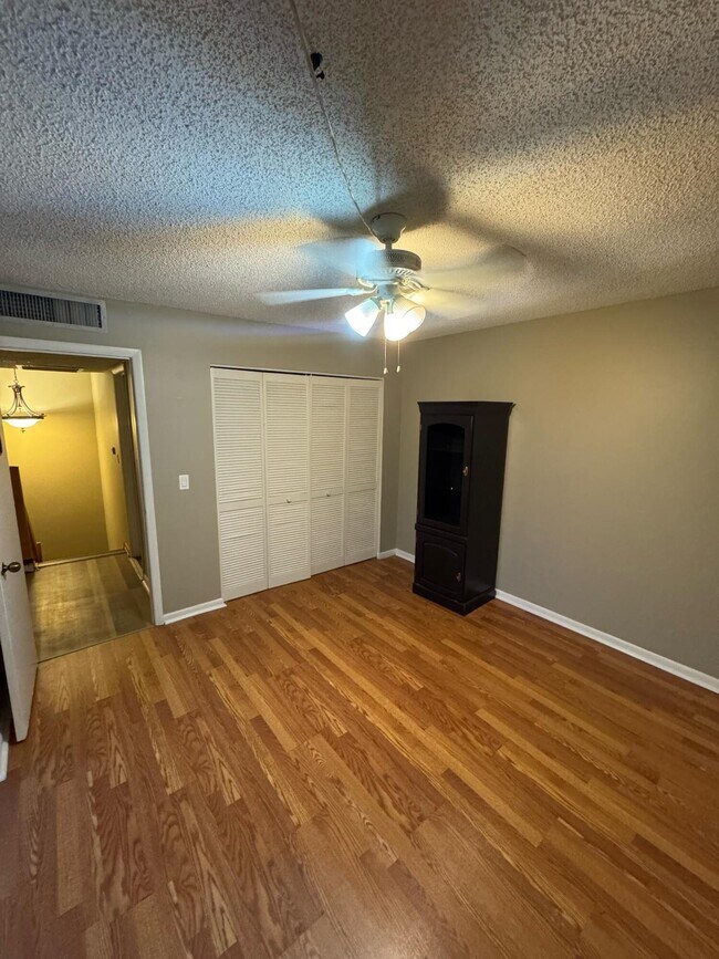 Building Photo - 1458 N Lawnwood Cir