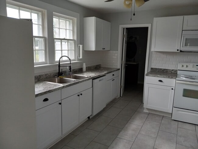 Building Photo - 2827 Wilkinson Pike