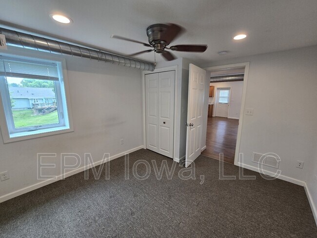Building Photo - 904 W Welsh St