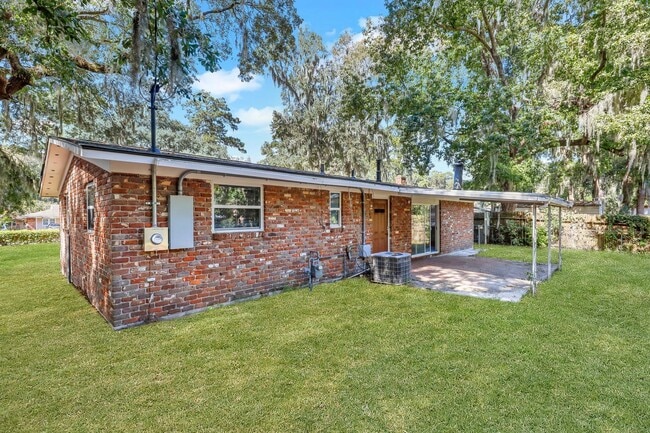 Building Photo - Ranch Home off of Skidaway Rd.