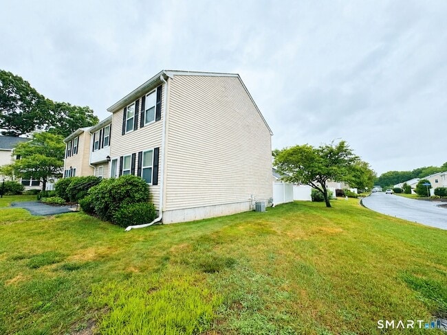 Building Photo - 1 Holly Ln