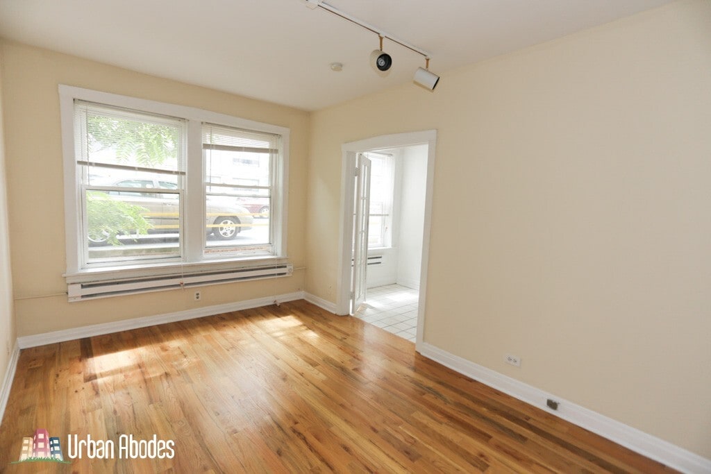 Building Photo - 523 W Melrose St