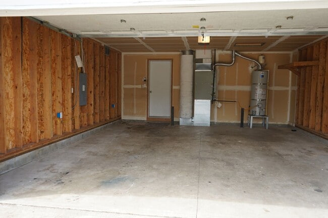 Building Photo - 6412 NE 78th Ave