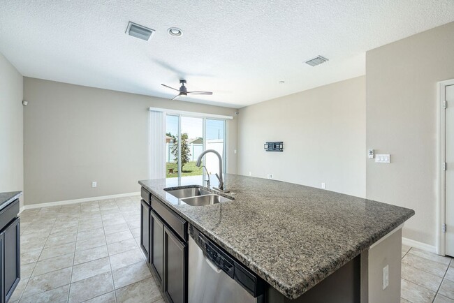 Building Photo - Beautiful Riverview Townhome