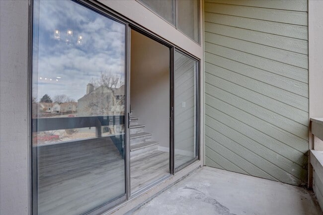 Building Photo - Stunning Top-Floor End Unit with Vaulted Ceilings and Modern Finishes