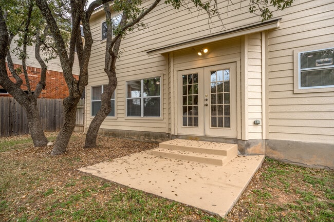 Building Photo - 511 Shannon Rose