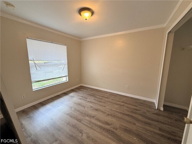 Building Photo - 2510 Martin Ave S