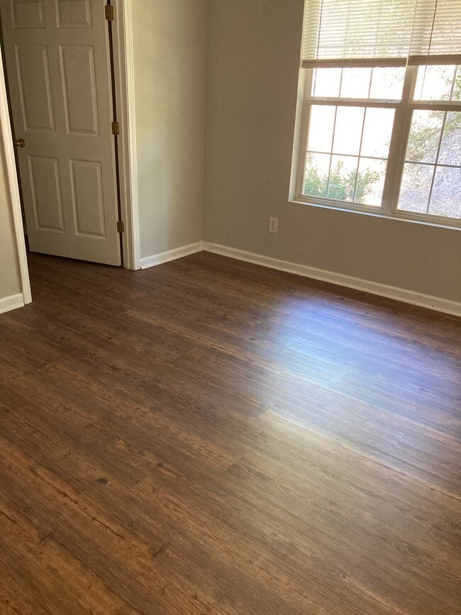 Building Photo - 240 Jacobs Way