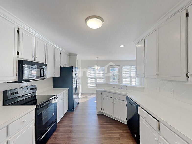 Building Photo - 4840 Forest Highland Dr