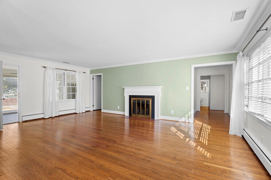 Building Photo - 221 W Avondale Dr