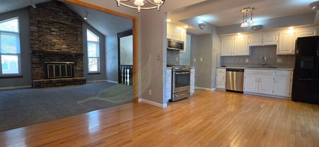 Building Photo - 13944 S Raintree Dr
