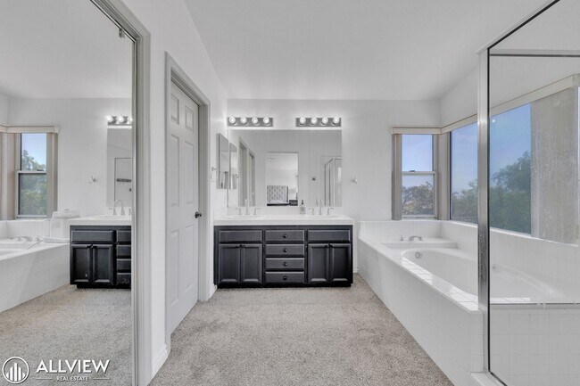 Building Photo - Resort-Style Living in Gated Emerald Heights | 5BR + Loft Home with Views