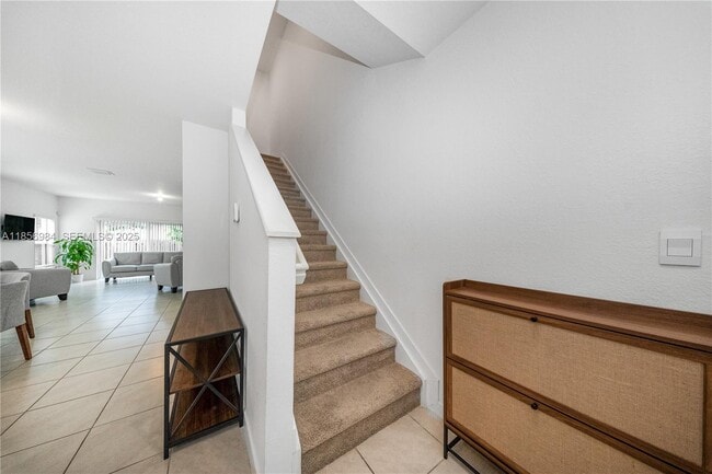 Building Photo - 425 NE 1st Ave