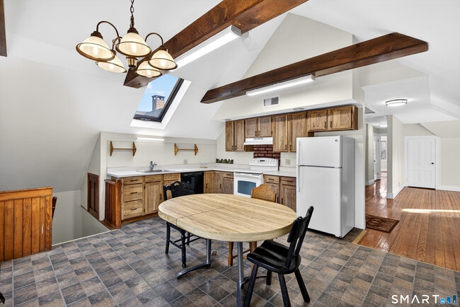 Building Photo - 339 Willow St