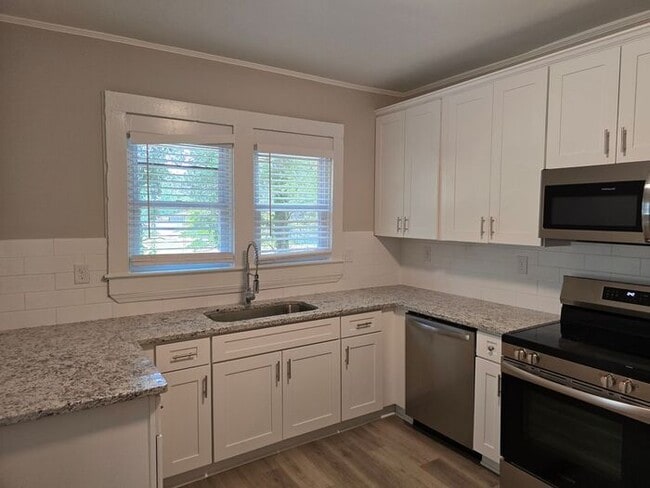 Building Photo - Stunning Renovated Home near Union Square!