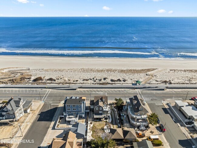 Building Photo - 809 S Ocean Ave