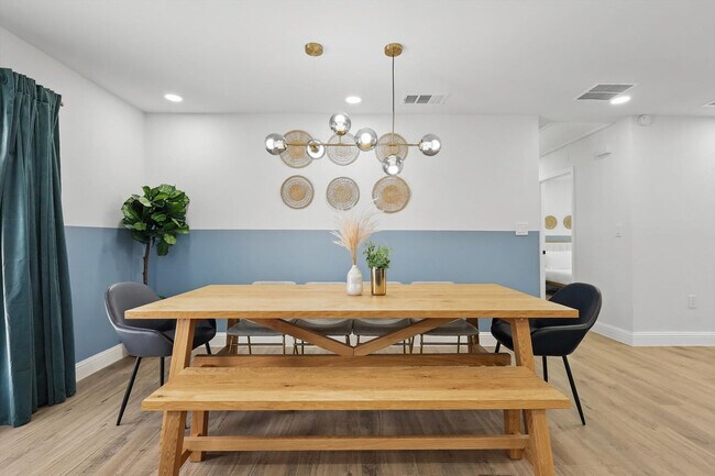 Building Photo - 3321 Ridgehaven St