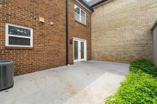 Building Photo - 360 Winding River Dr