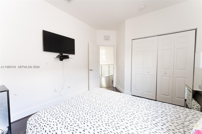 Building Photo - 10560 NW 69th Terrace