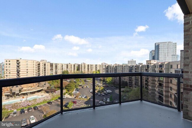 Building Photo - 8370 Greensboro Dr