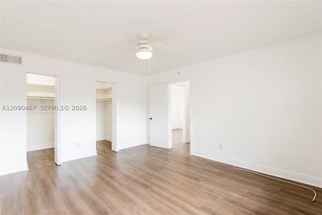 Building Photo - 6916 SW 110th Ave