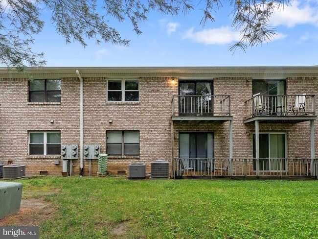 Building Photo - 1809 Silver Ct