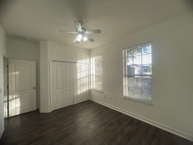 Building Photo - 6941 Beargrass Rd