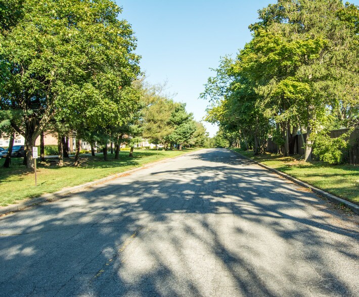 Building Photo - Brookwood at Holbrook