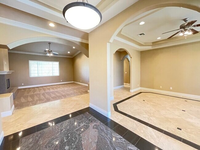 Building Photo - Carry Over Showing: This property has been...