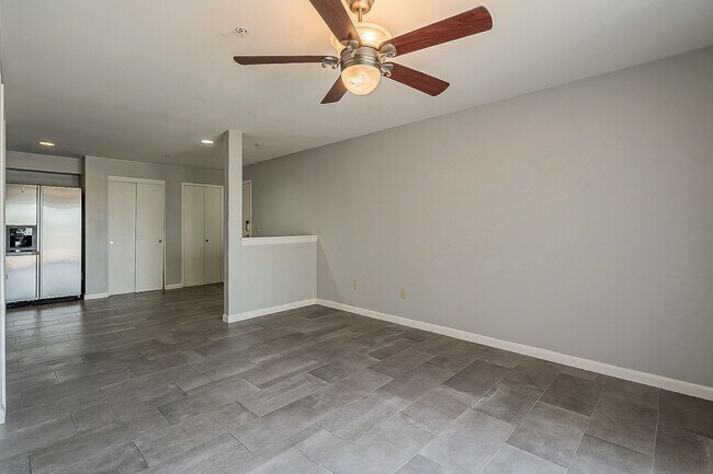 Building Photo - Walking Distance to ASU!