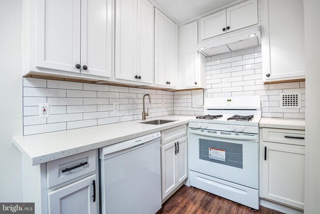 Building Photo - 950 25th St NW