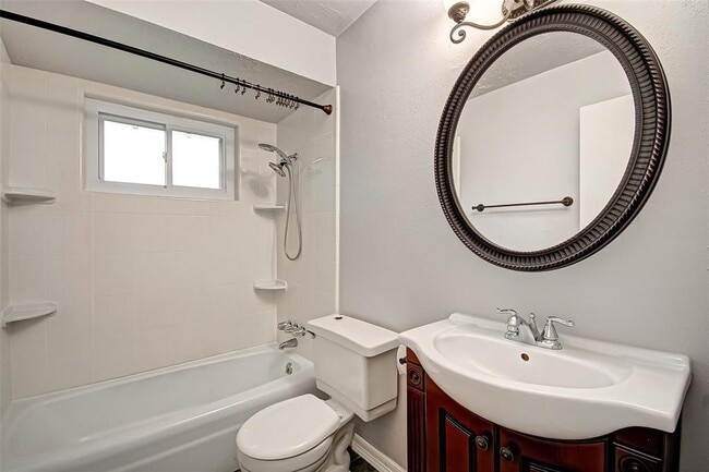 Building Photo - 9623 Philmont Dr