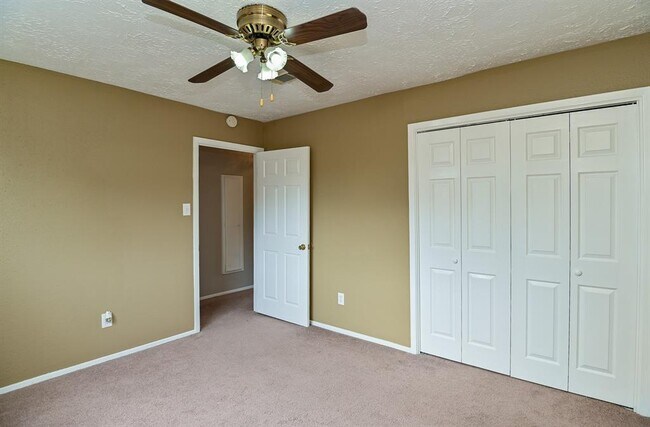 Building Photo - 6208 Vinewood Ln