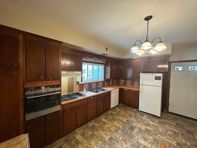 Building Photo - 74 Pearson Ave