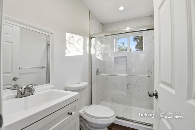 Building Photo - 648 Anita St