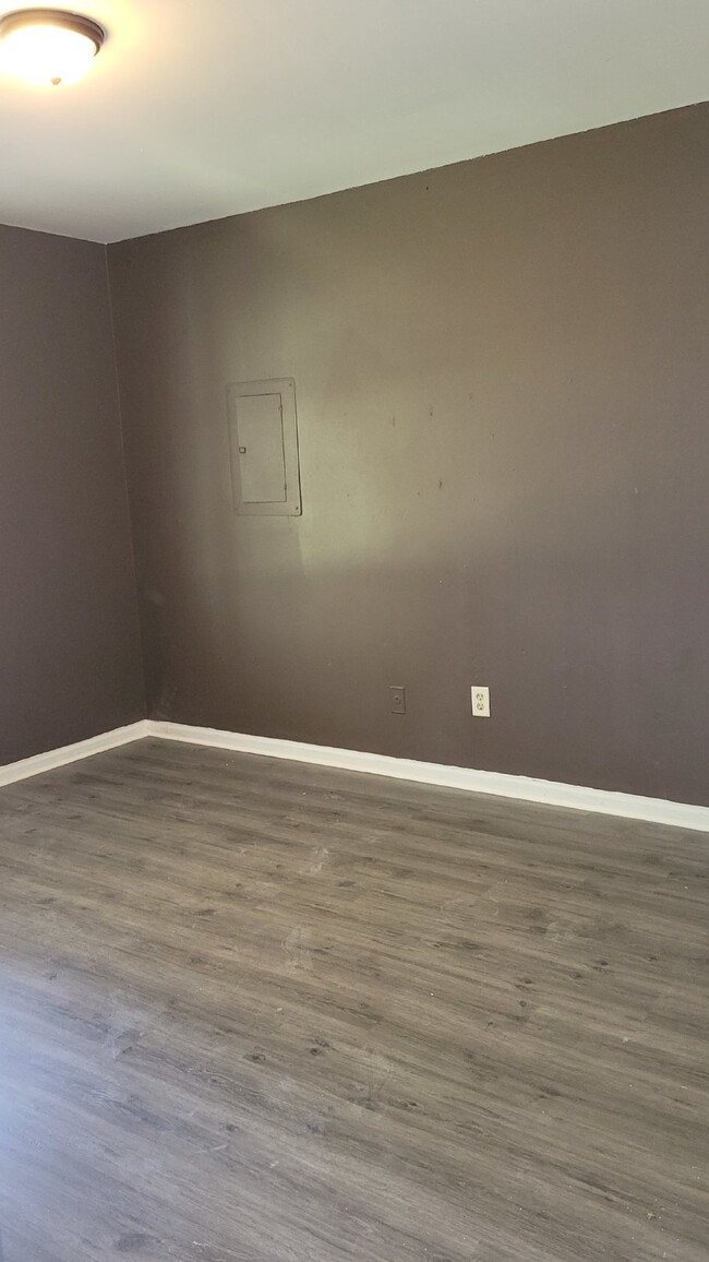 Building Photo - Section 8 accepted!!! Decatur 2 bedroom be...