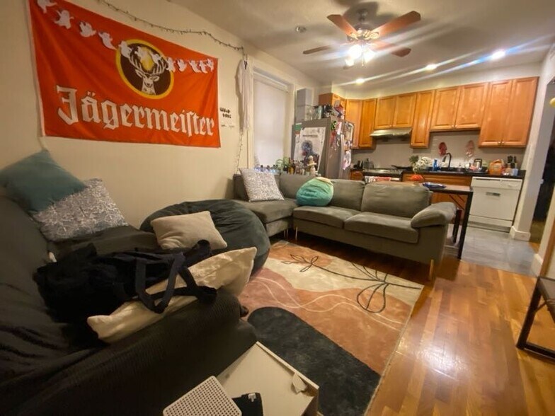 Building Photo - 127 Cedar St