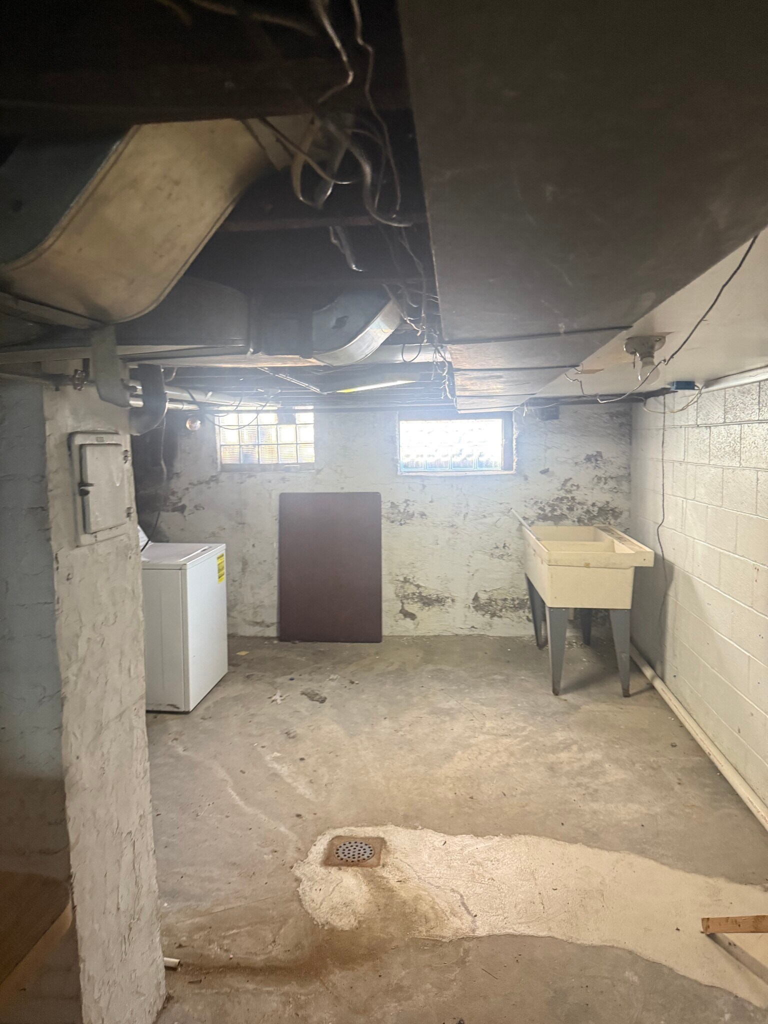 basement - 1305 Airbrake Ave