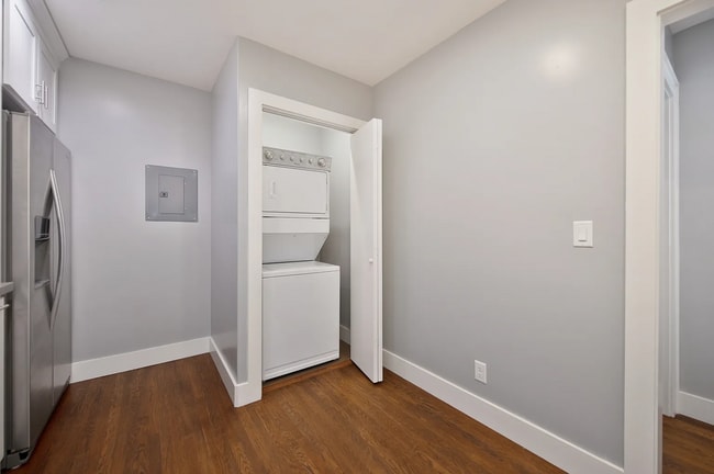 Building Photo - Renovated Duplex unit in the heart of Elmh...
