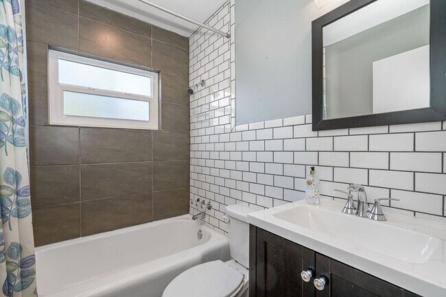 Building Photo - 5600 Tangerine Ave S