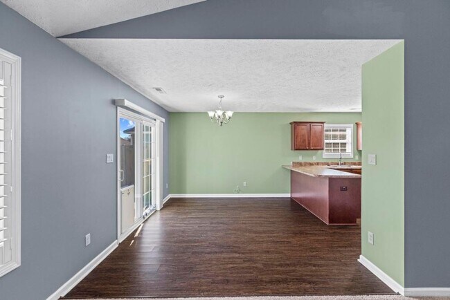 Building Photo - Beautiful home in great neighborhood!